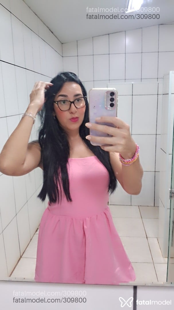 Acompanhante mulher trans morena (o) de olhos castanhos - Clara