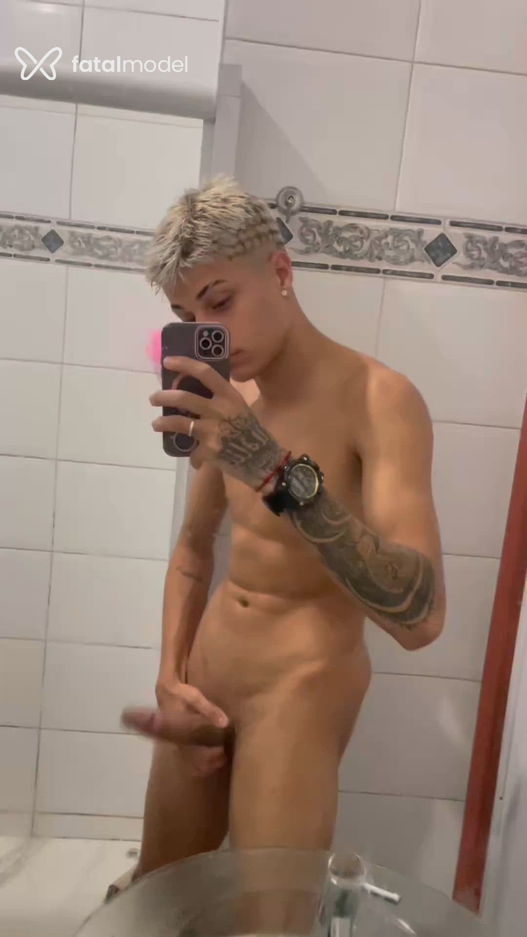 Acompanhante homem com cabelo castanho de olhos mel - Jimmys Acompanhante homem com cabelo castanho de olhos mel - Jimmys
