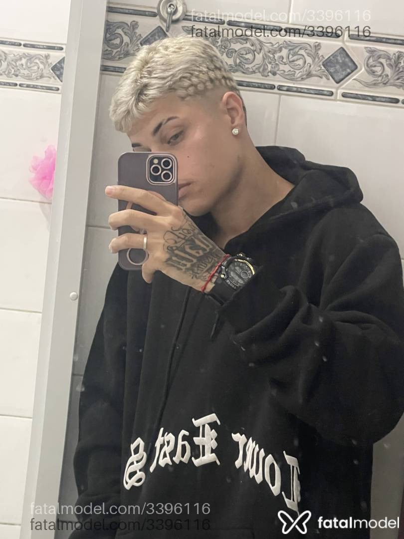 Acompanhante homem com cabelo castanho de olhos mel em Macaé - Jimmys