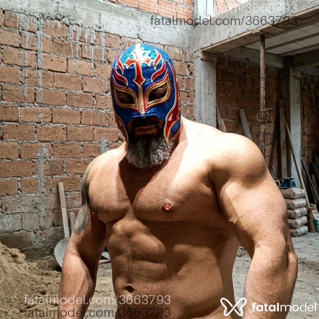Acompanhante homem sem cabelo de olhos castanhos - Apollo