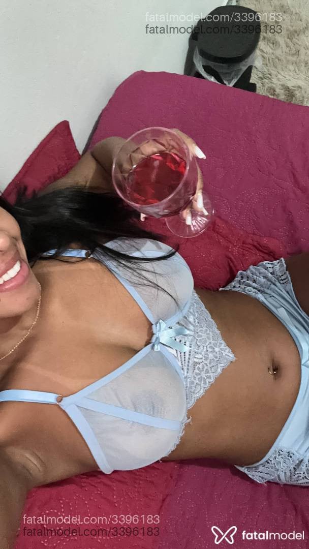 Acompanhante mulher morena (o) de olhos pretos - Veronica
