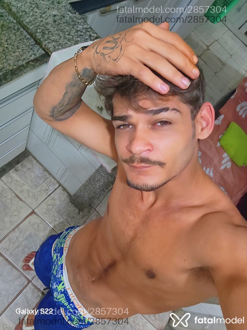 Acompanhante homem morena (o) de olhos castanhos - Jonas