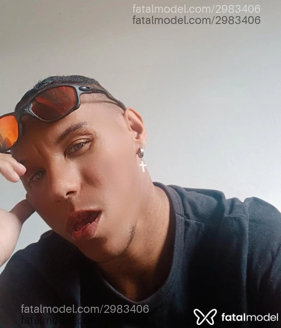Acompanhante homem morena (o) de olhos castanhos - Pretokay