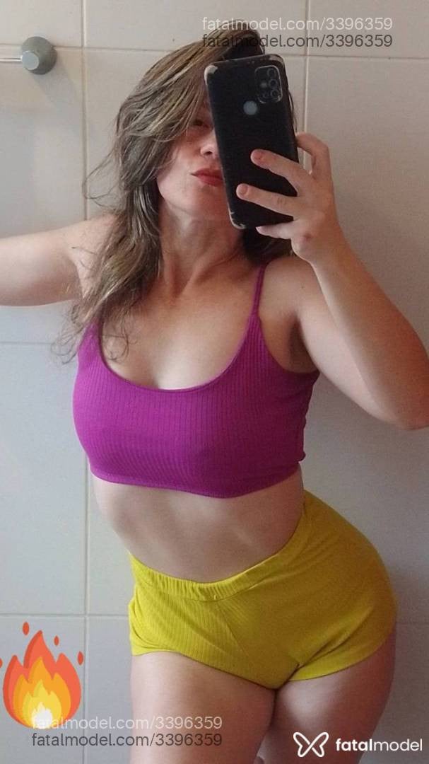 Acompanhante mulher loira (o) de olhos castanhos - Lisy