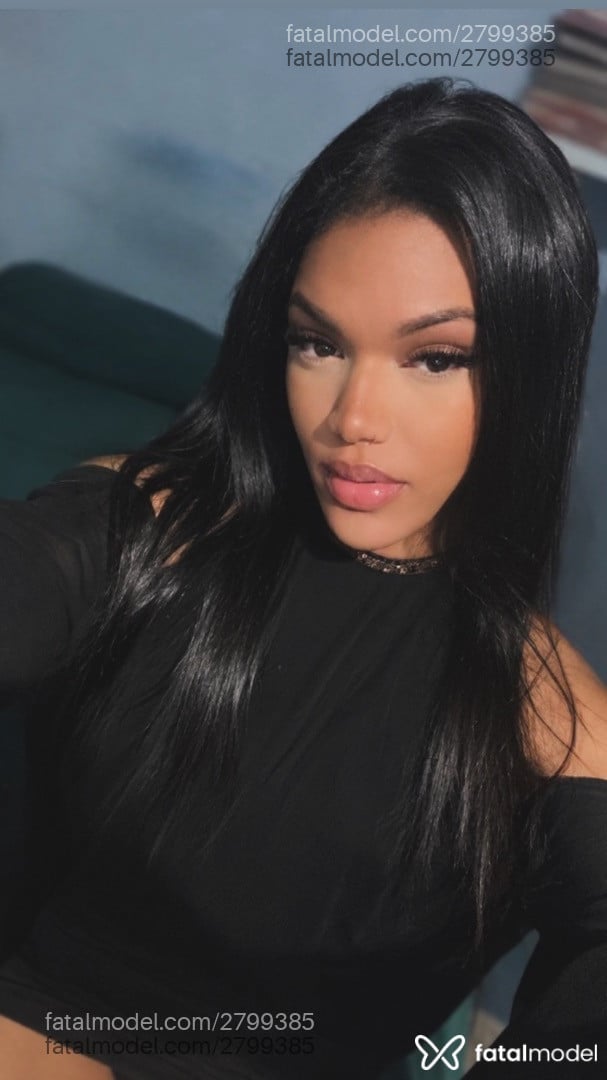 Acompanhante mulher trans com cabelo castanho de olhos castanhos - Maria Eduarda