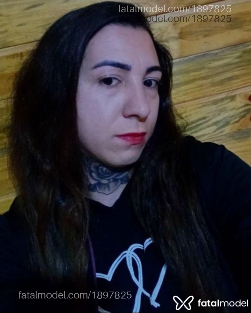 Acompanhante mulher trans com cabelo castanho de olhos castanhos - Rutty