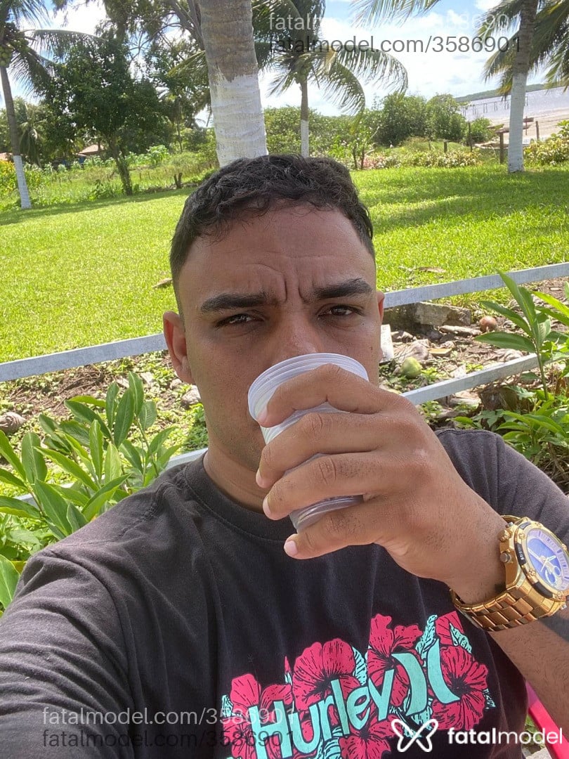 Acompanhante homem com cabelo castanho de olhos castanhos - Lord