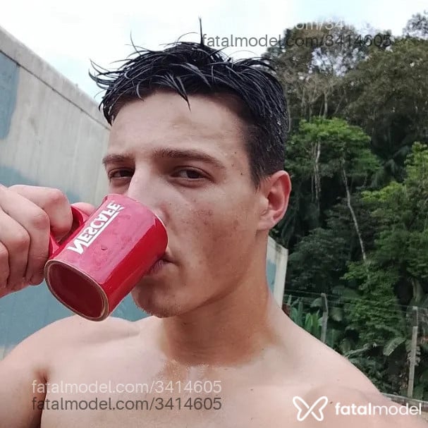 Acompanhante homem morena (o) de olhos mel - Botovski