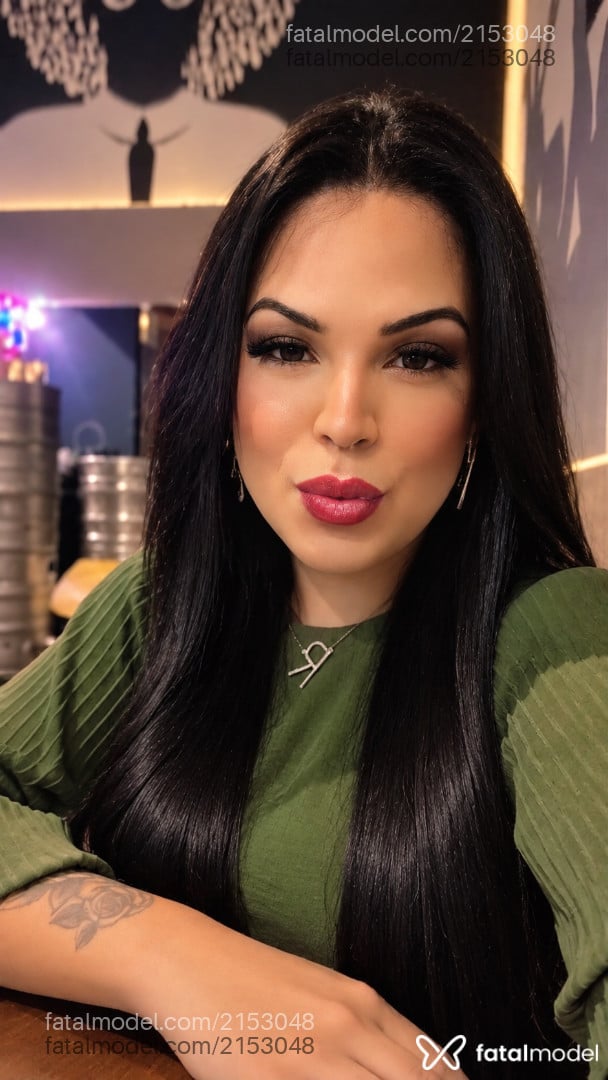 Acompanhante mulher trans morena (o) de olhos castanhos - Rihcieli Martins