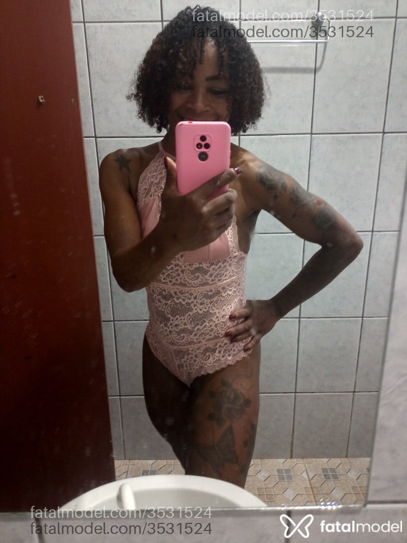 Acompanhante mulher morena (o) de olhos castanhos - Larissa