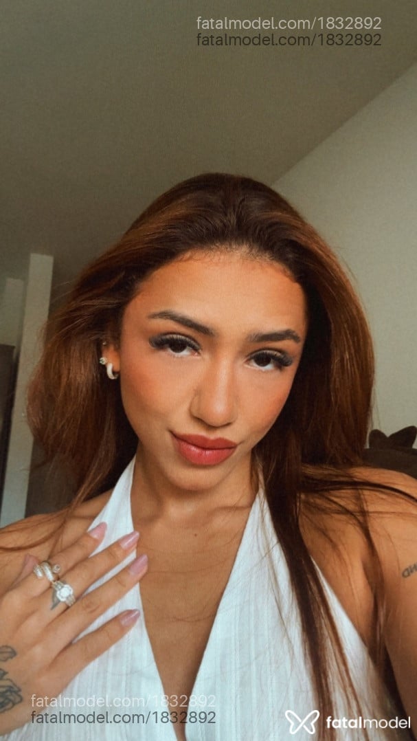Acompanhante mulher com cabelo castanho de olhos castanhos - Victoria