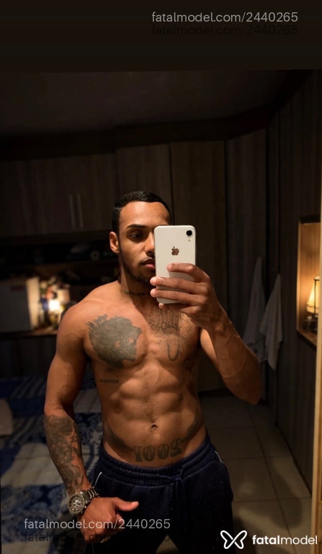 Acompanhante homem morena (o) de olhos castanhos - Bryan
