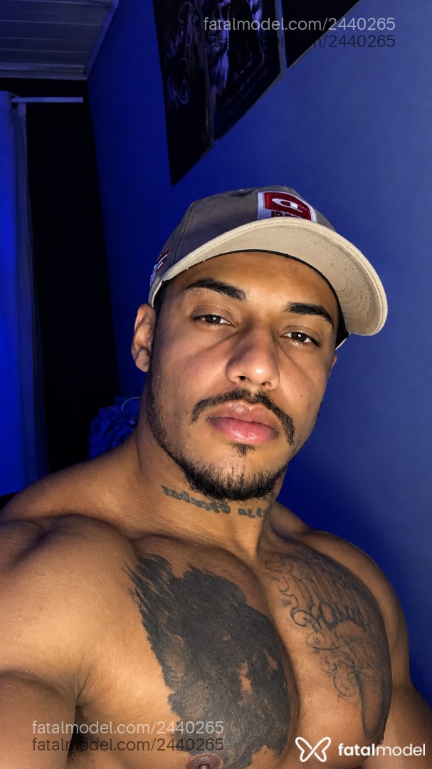 Acompanhante homem morena (o) de olhos castanhos - Bryan