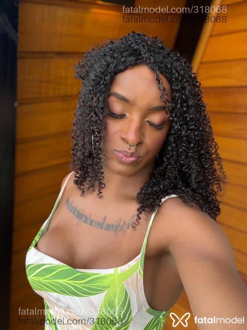 Acompanhante mulher trans morena (o) de olhos castanhos - Nicole
