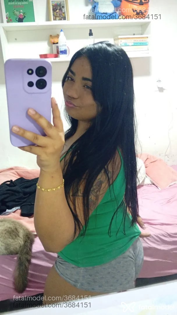 Acompanhante mulher morena (o) de olhos pretos - Violetta