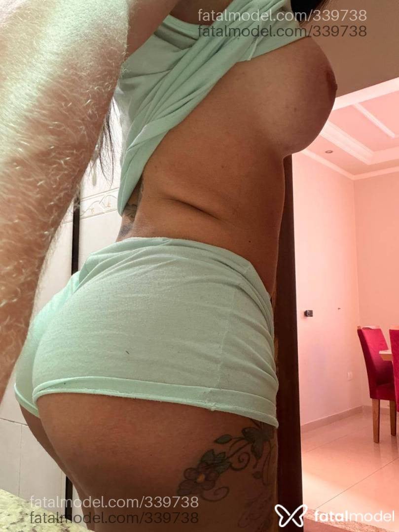 Acompanhante mulher trans com cabelo castanho de olhos verdes - Juliana dior