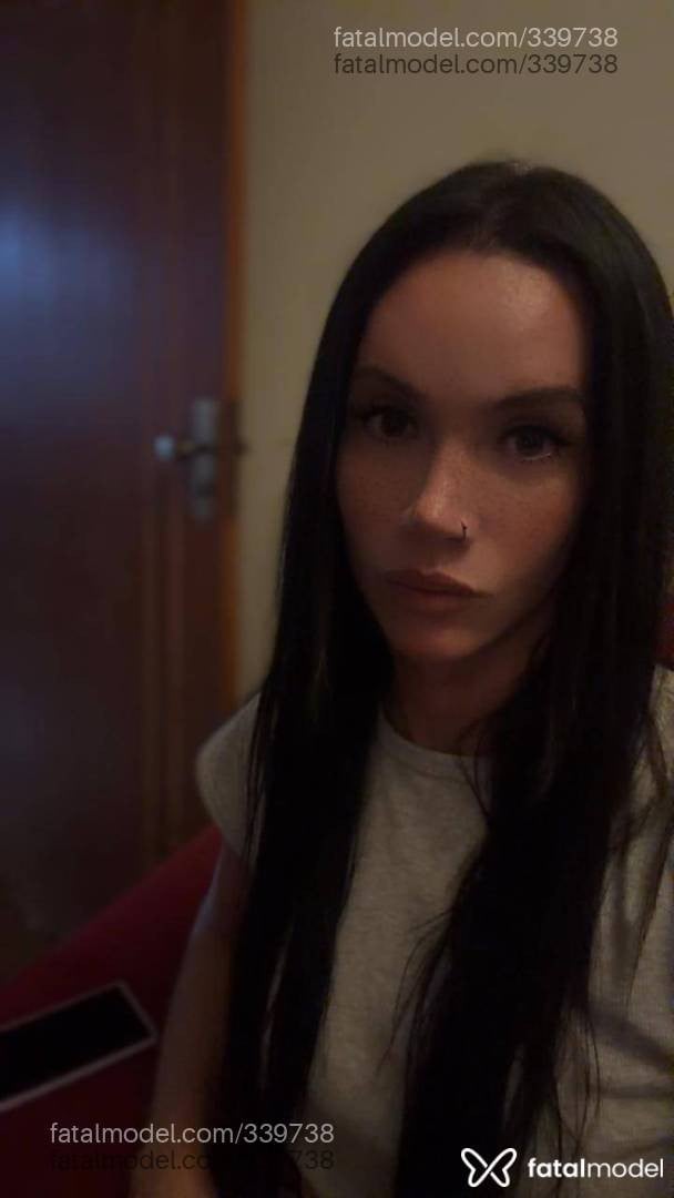 Acompanhante mulher trans com cabelo castanho de olhos verdes - Juliana dior