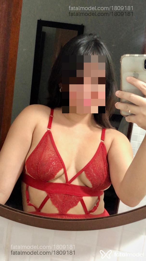 Acompanhante mulher com cabelo castanho de olhos castanhos - Jade Vieira