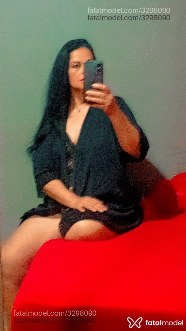Acompanhante mulher morena (o) de olhos castanhos - Penélope