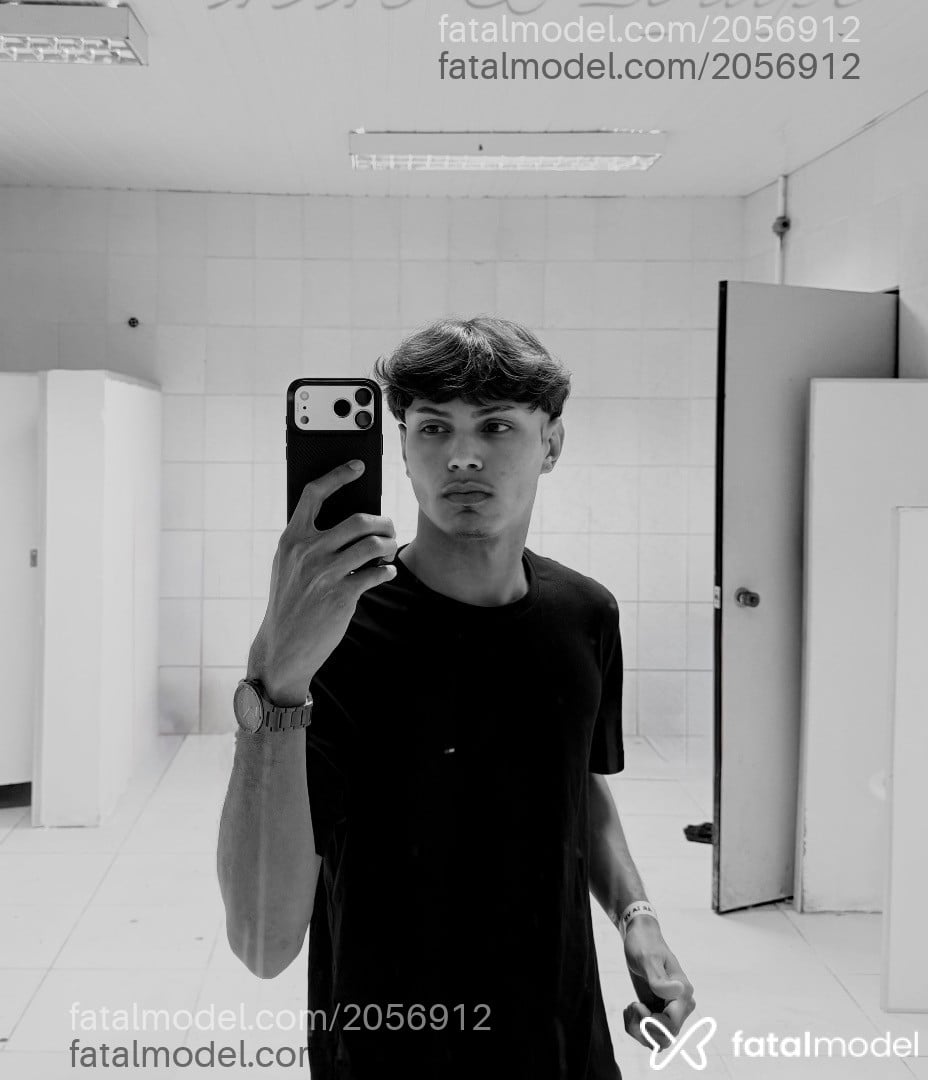 Acompanhante homem com cabelo castanho de olhos castanhos - Pivetinhoativo