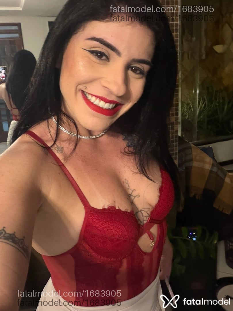 Acompanhante mulher morena (o) de olhos castanhos - Karine