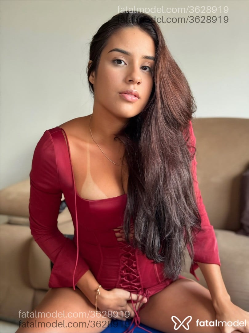 Acompanhante mulher morena (o) de olhos castanhos - Mia Fernandes