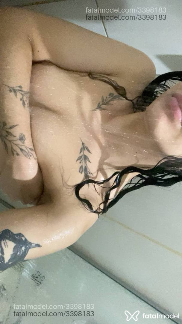 Acompanhante mulher trans morena (o) de olhos castanhos - Manuh