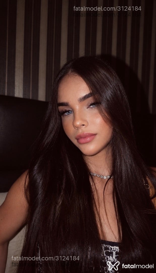 Acompanhante mulher trans morena (o) de olhos castanhos - Rebeca Baeta