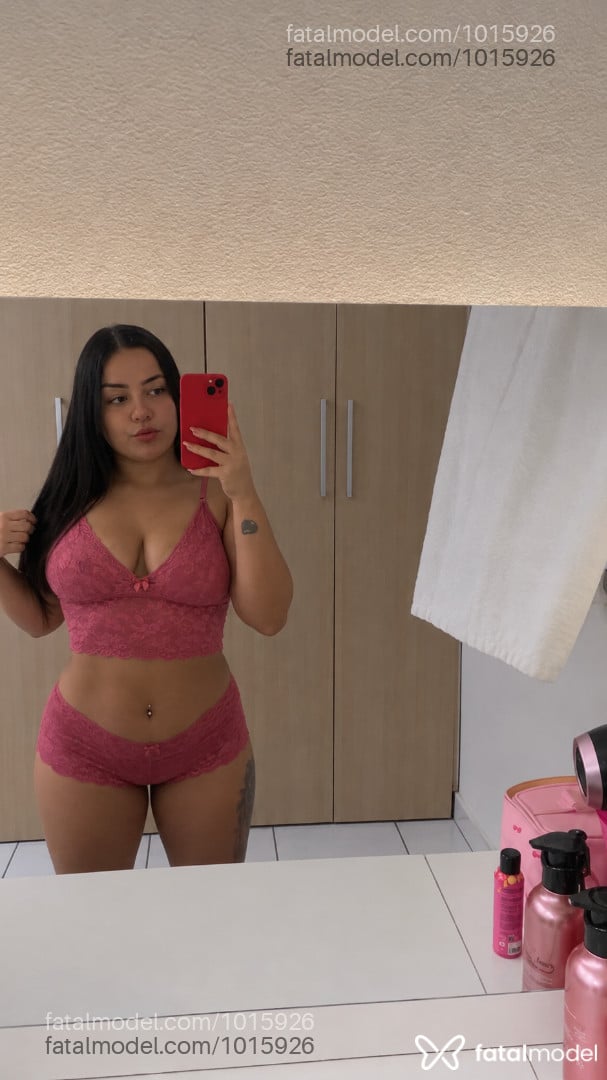 Acompanhante mulher com cabelo castanho de olhos castanhos - Dalila