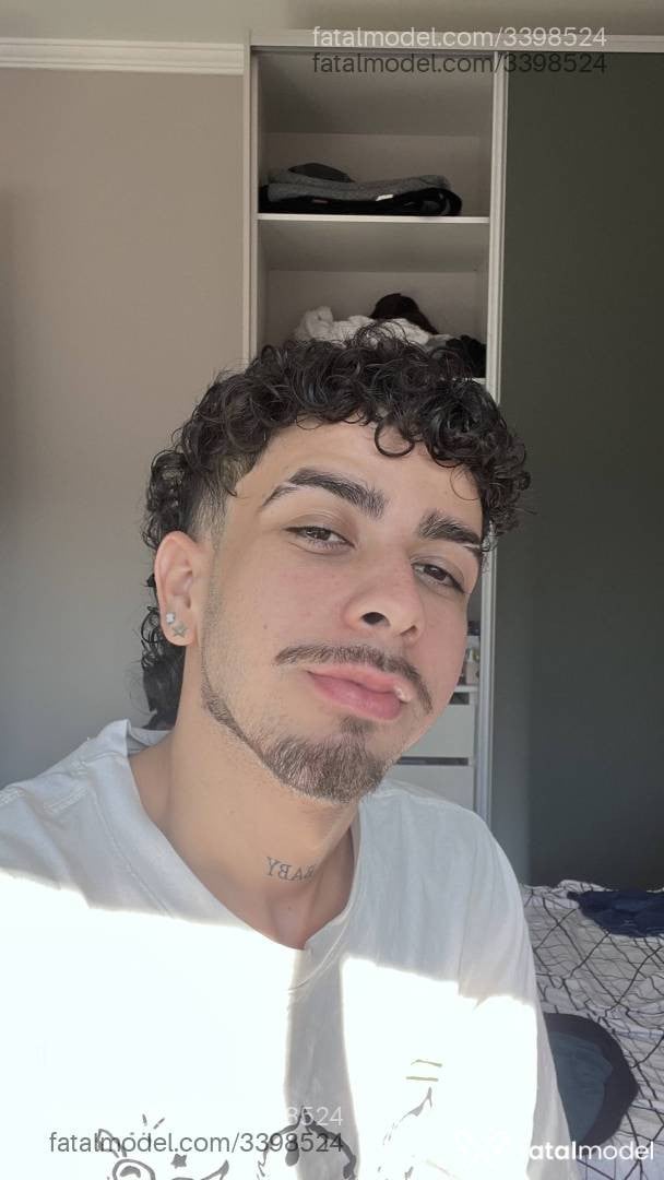 Acompanhante homem morena (o) de olhos castanhos - Nicolas
