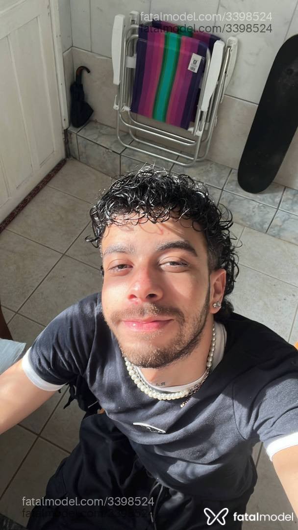 Acompanhante homem morena (o) de olhos castanhos - Nicolas