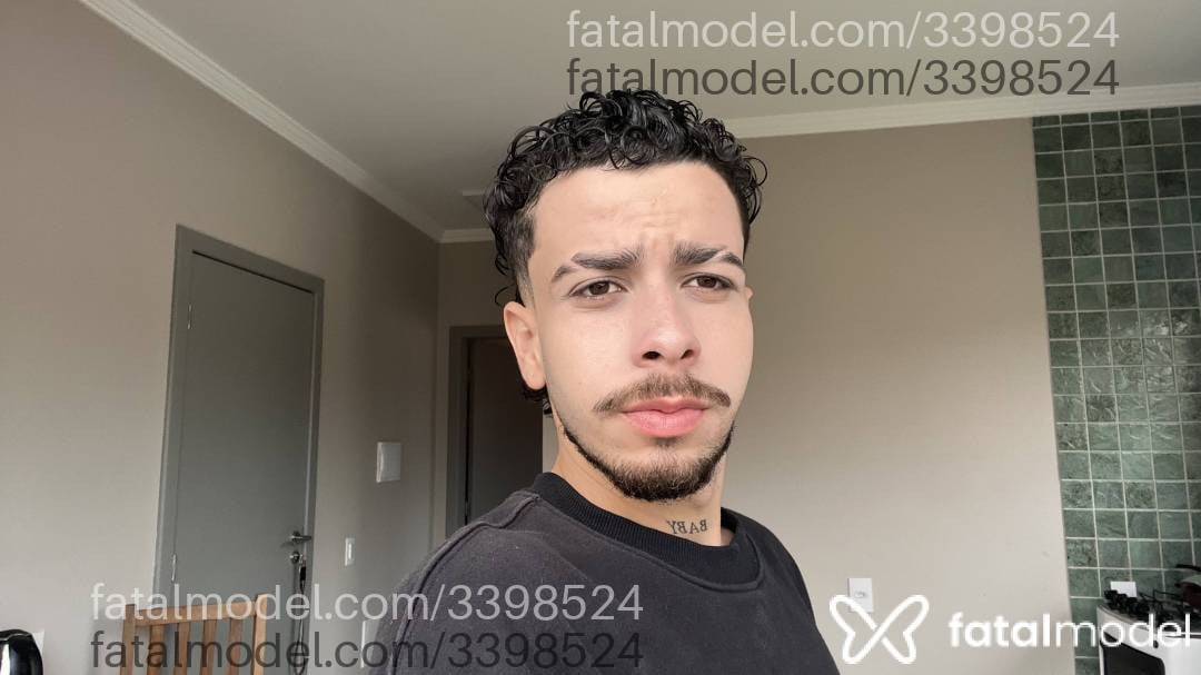 Acompanhante homem morena (o) de olhos castanhos - Nicolas