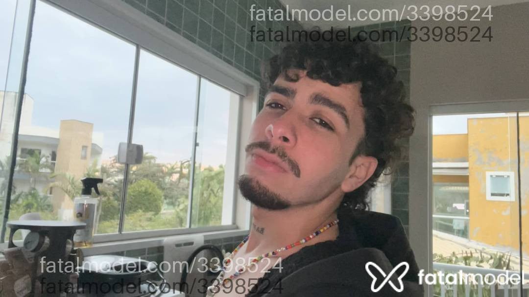 Acompanhante homem morena (o) de olhos castanhos - Nicolas
