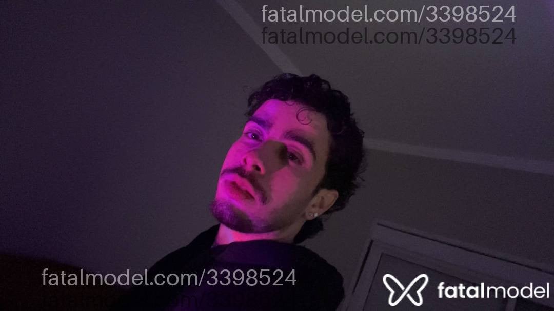Acompanhante homem morena (o) de olhos castanhos - Nicolas