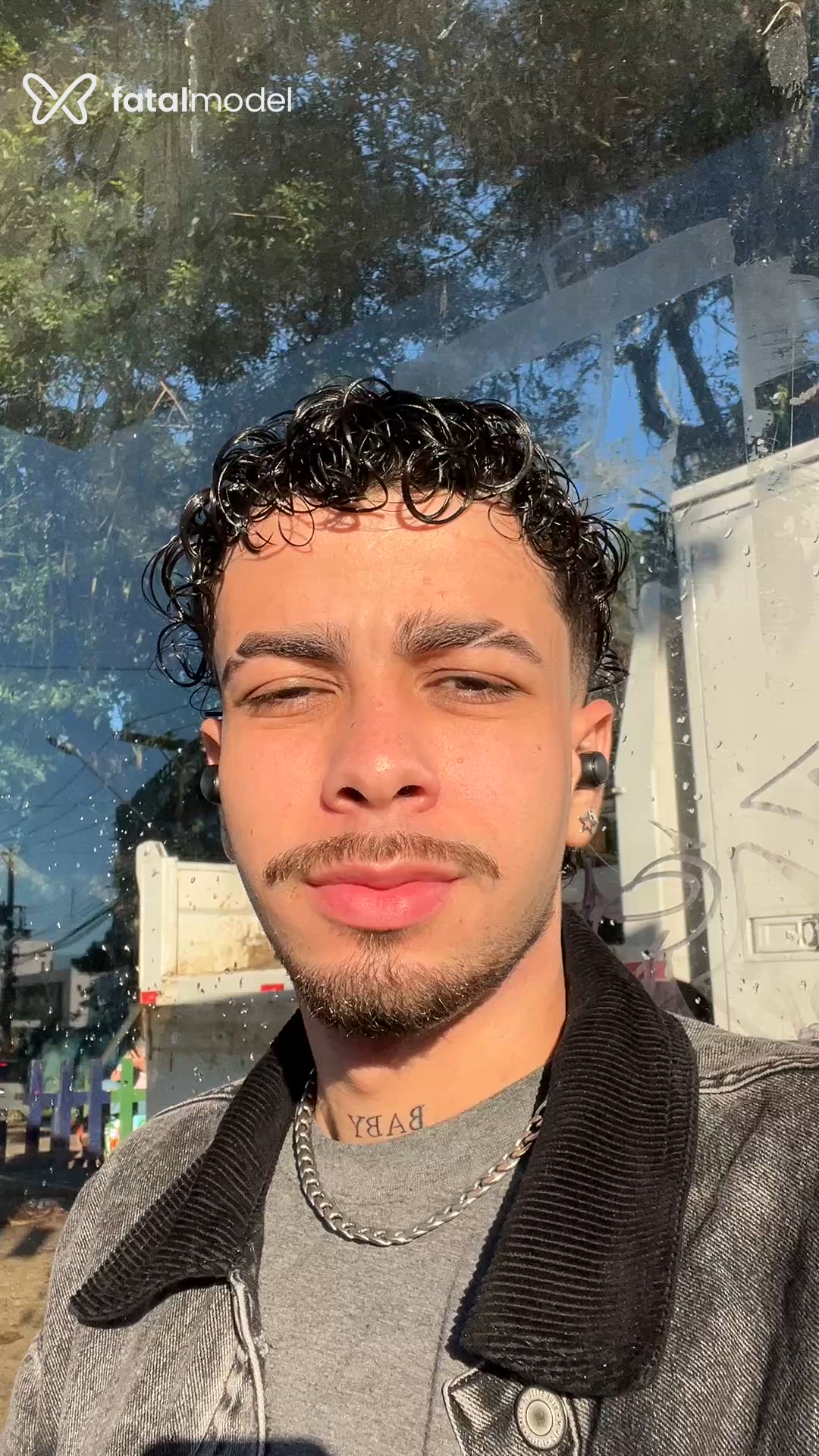 Acompanhante homem morena (o) de olhos castanhos - Nicolas