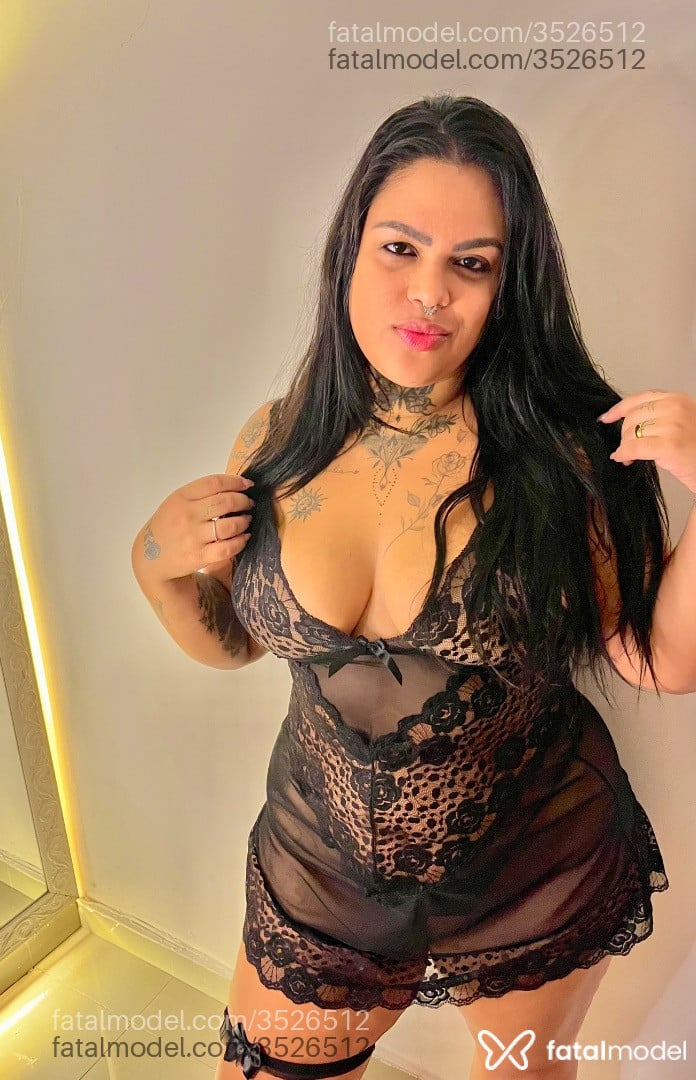 Acompanhante mulher morena (o) de olhos castanhos - Thataa