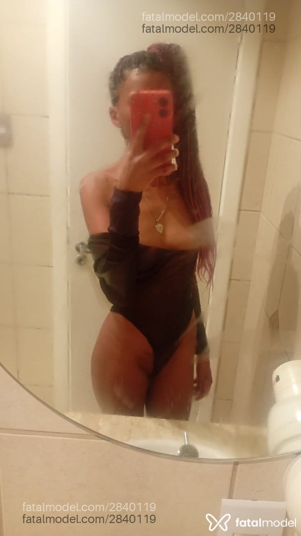 Acompanhante mulher morena (o) de olhos pretos - Lusafadex