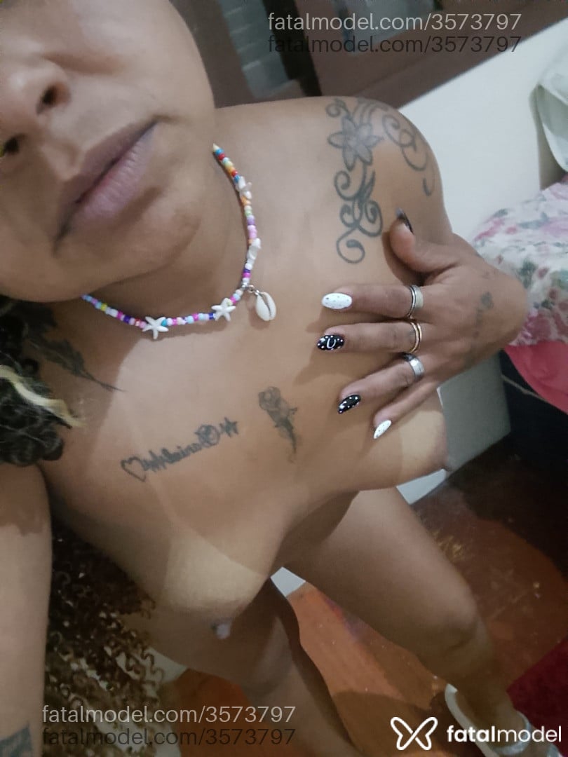 Acompanhante mulher morena (o) de olhos pretos - Débora