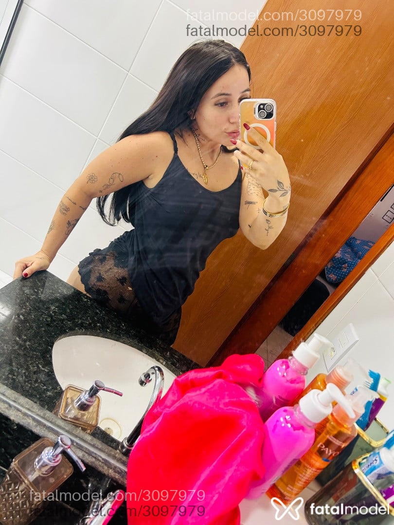 Acompanhante mulher com cabelo castanho de olhos castanhos - Morena