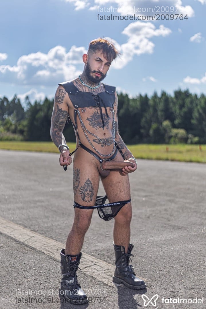 Acompanhante homem com cabelo castanho de olhos mel - Jesus Bigdick