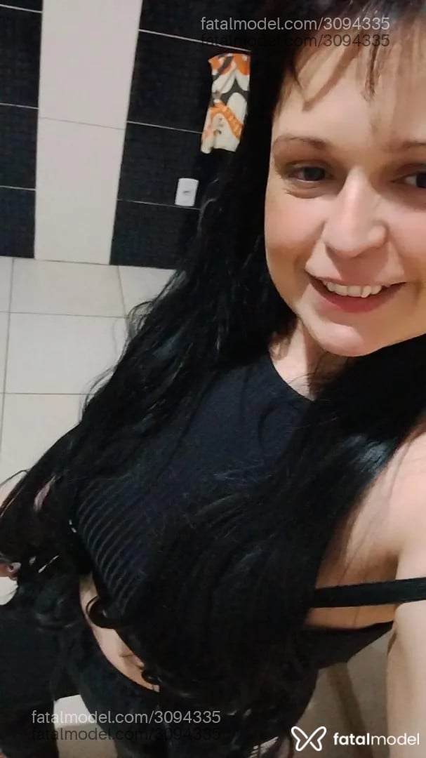 Acompanhante mulher morena (o) de olhos pretos - Baixinhapg