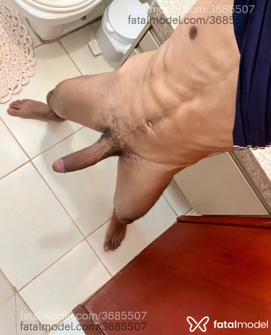 Acompanhante homem morena (o) de olhos castanhos - Mucilon