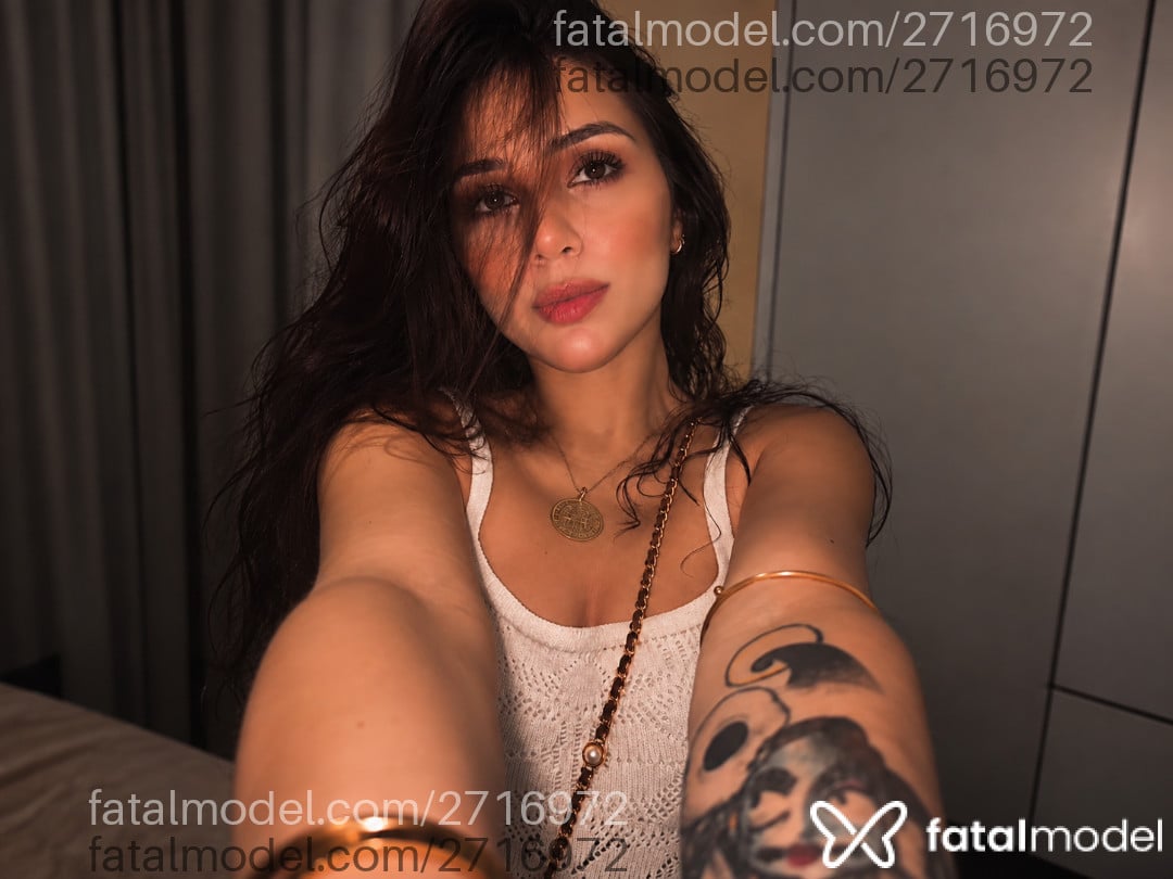 Acompanhante mulher morena (o) de olhos castanhos - Giovanna Lovatelli