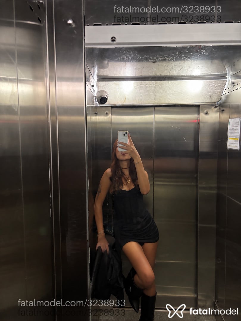 Acompanhante mulher trans com cabelo castanho de olhos castanhos - Stella