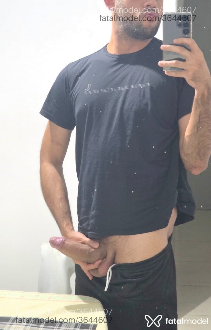 Acompanhante homem com cabelo castanho de olhos castanhos - Auriel