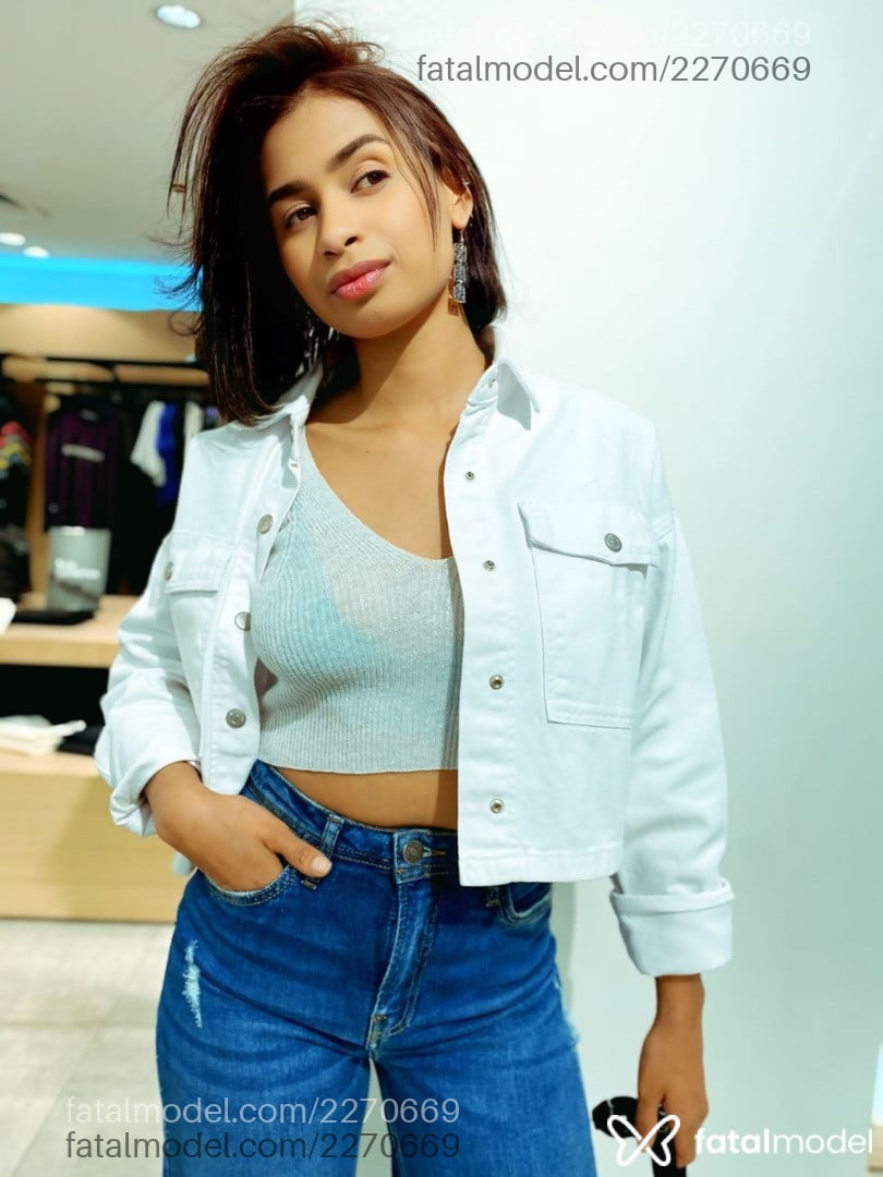 Acompanhante mulher morena (o) de olhos mel - Mallu