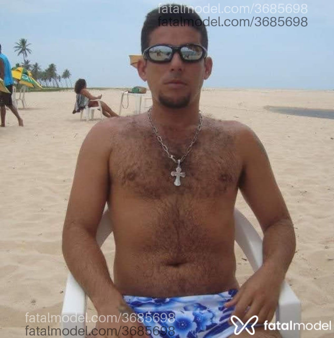 Acompanhante homem com cabelo castanho de olhos castanhos - Santpal