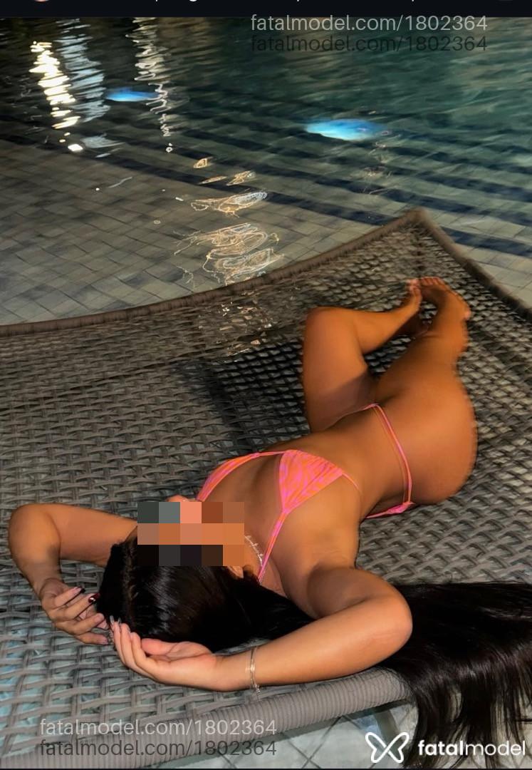 Acompanhante mulher morena (o) de olhos pretos - Lua