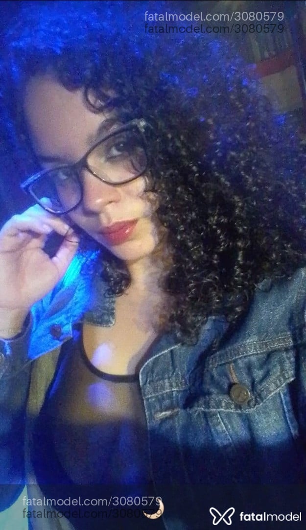 Acompanhante mulher com cabelo castanho de olhos castanhos - Beatriz