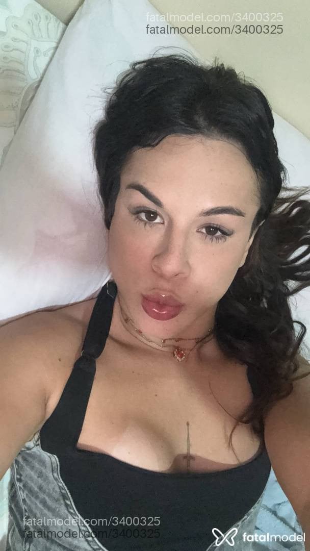 Acompanhante mulher trans com cabelo castanho de olhos castanhos em Araguaína - Laura